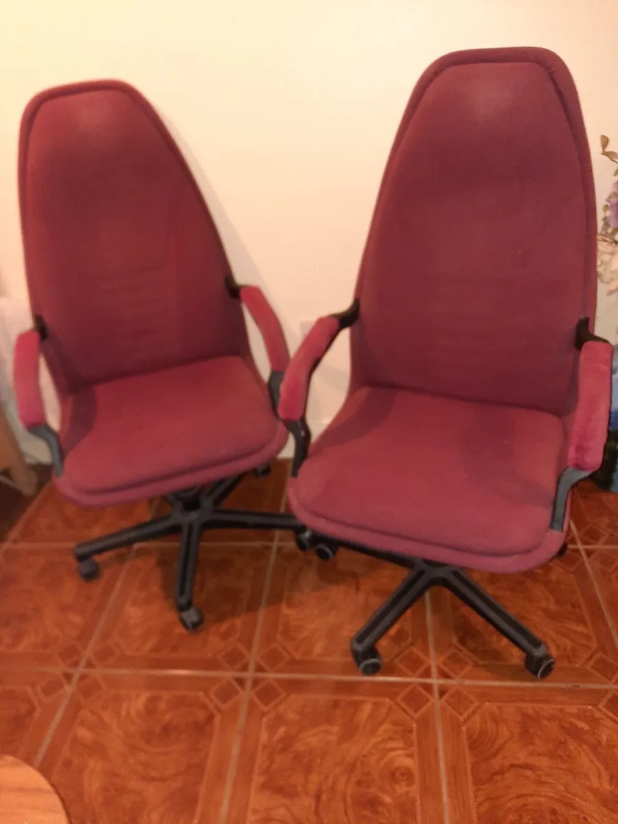 Pair of vintage office chairs - Image 1