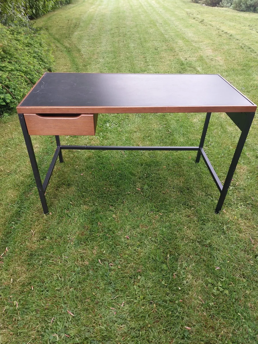 Study desk - Image 1