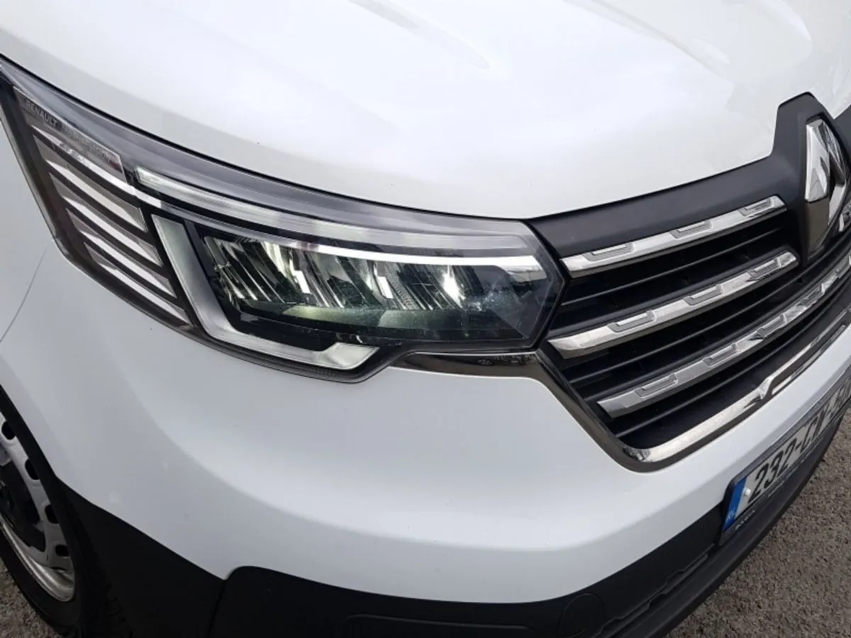 Renault Trafic LWB - Image 2