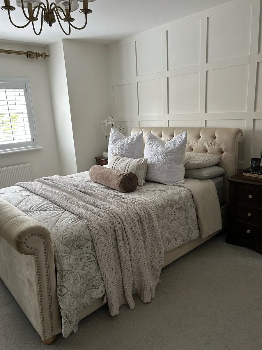 King bed - Image 1