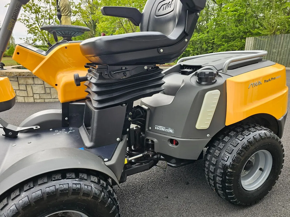 Ride on lawnmower - Image 3