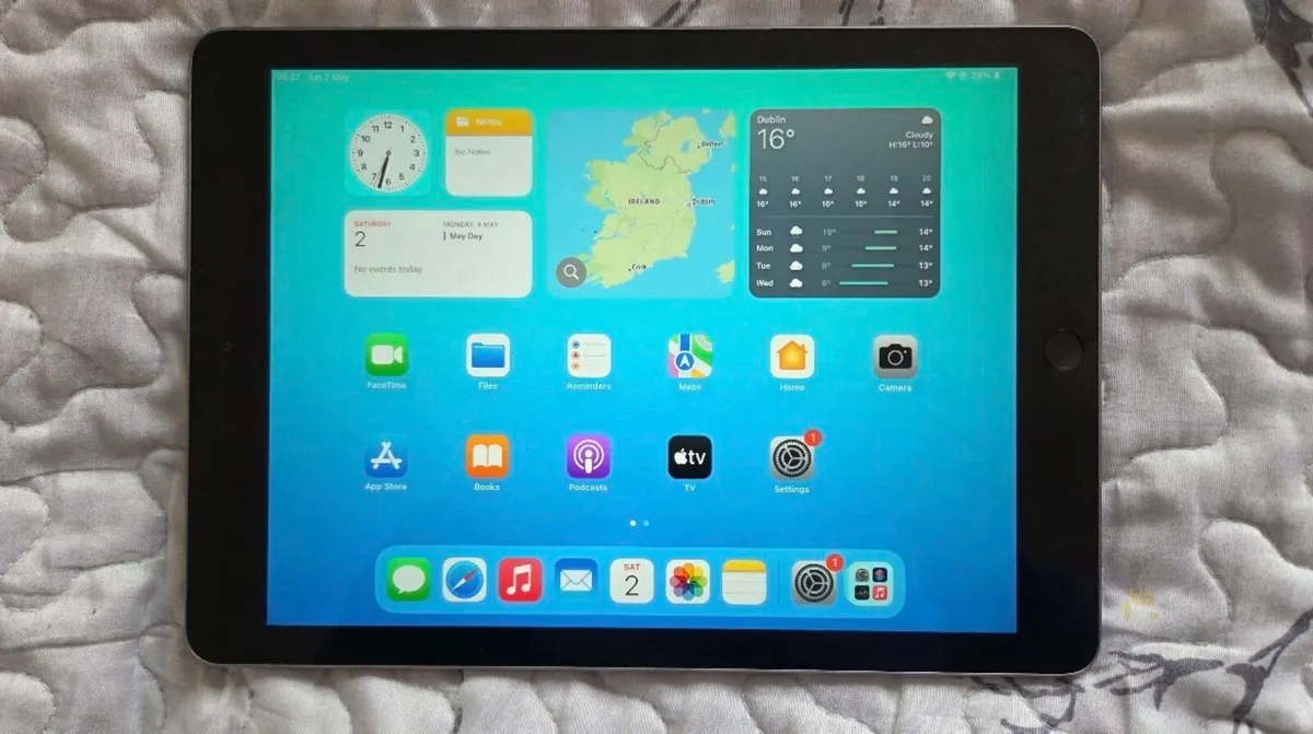 iPad 6th gen - Image 1