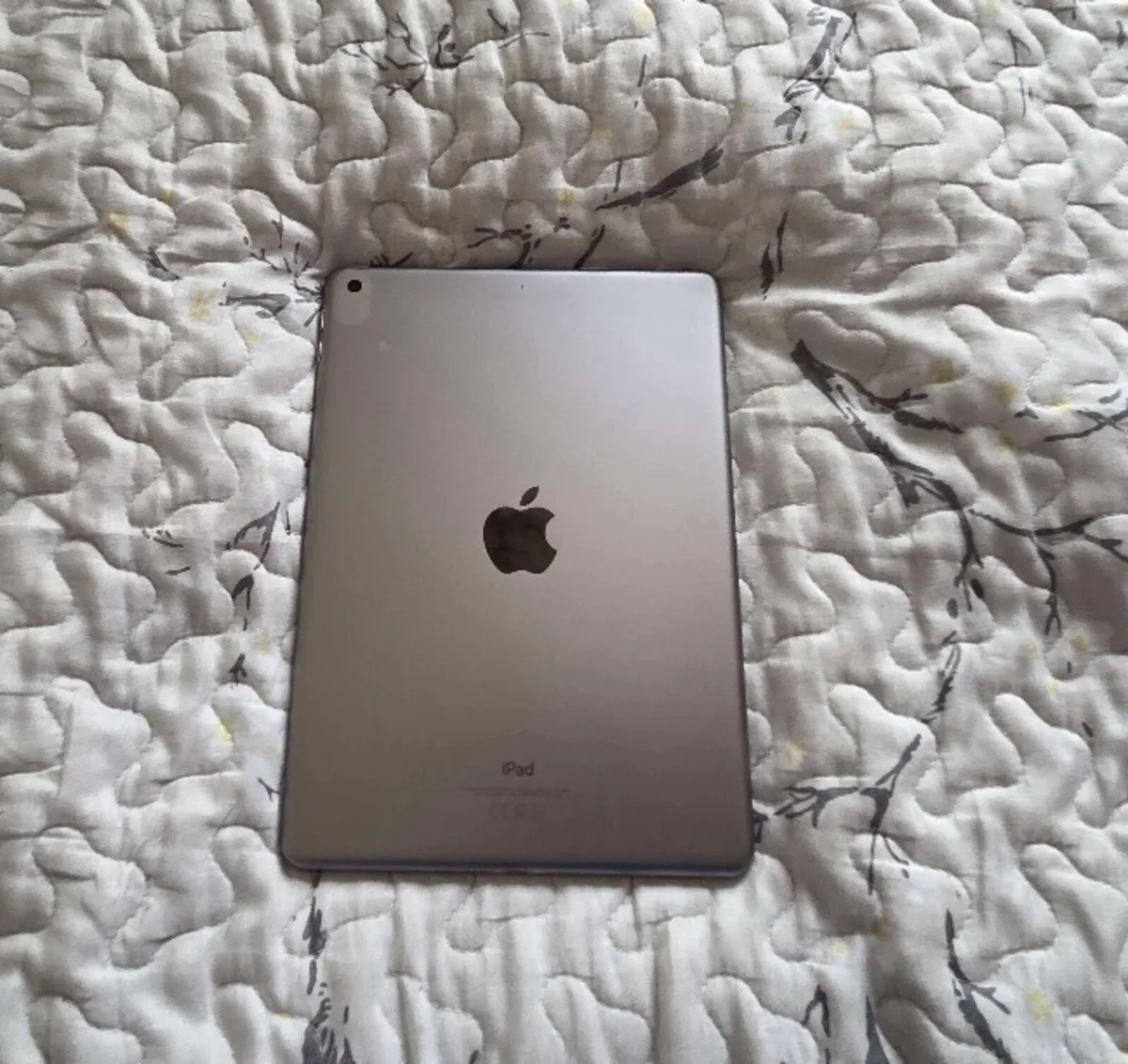 iPad 6th gen - Image 3
