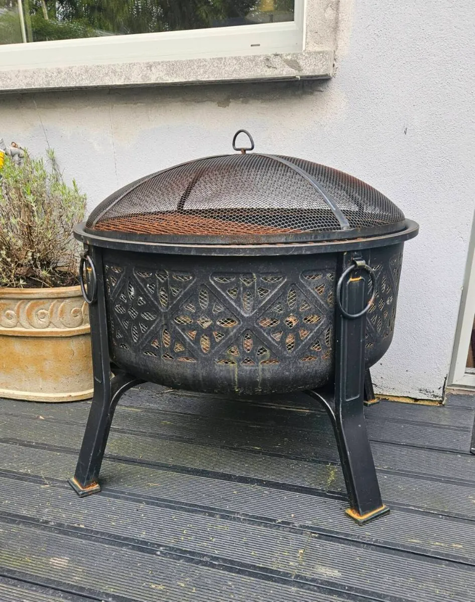 Metal firepit - Image 1