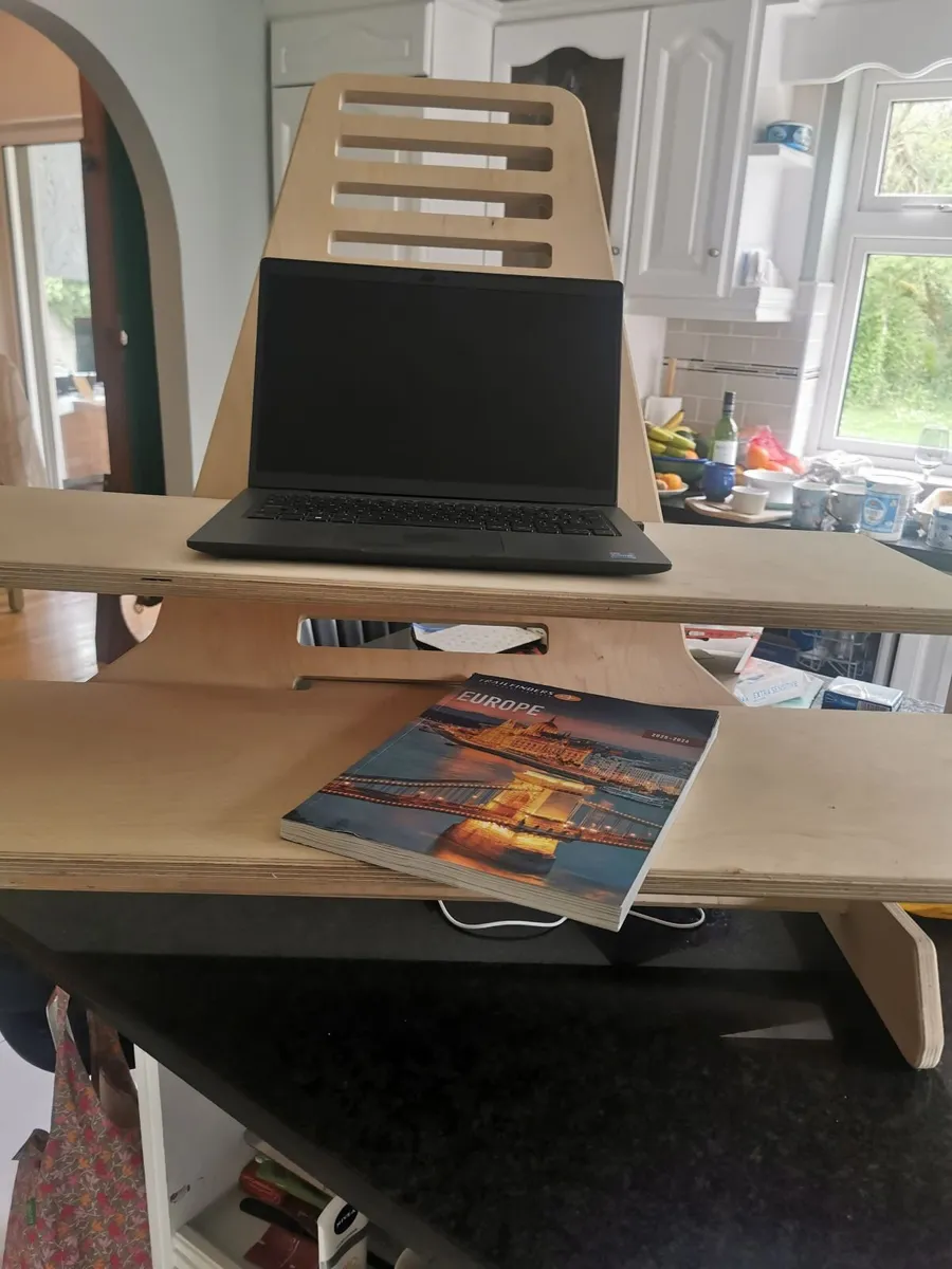 Standing desk - Image 1