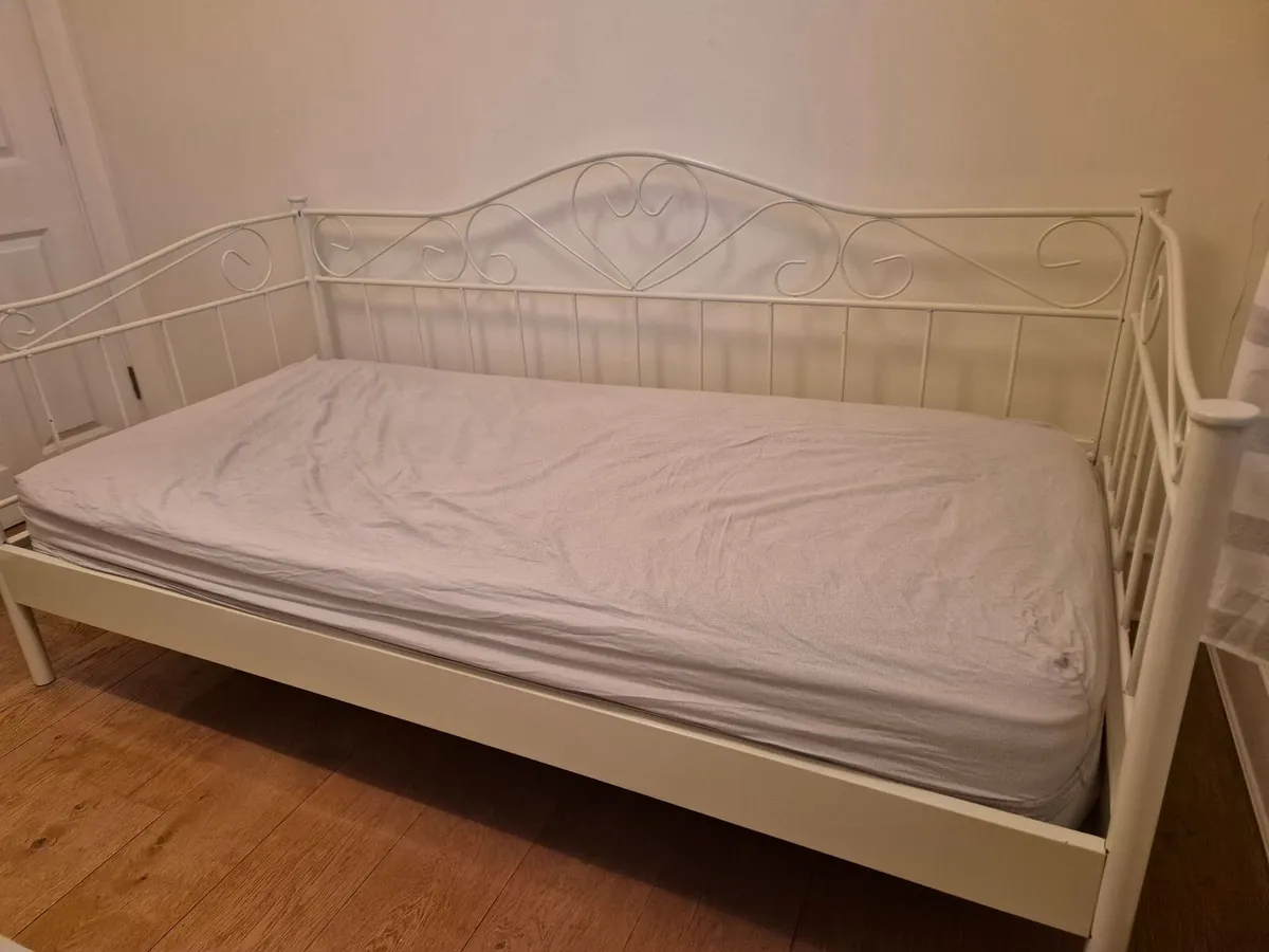 Day bed (metal bed frame, no mattress) - Image 4