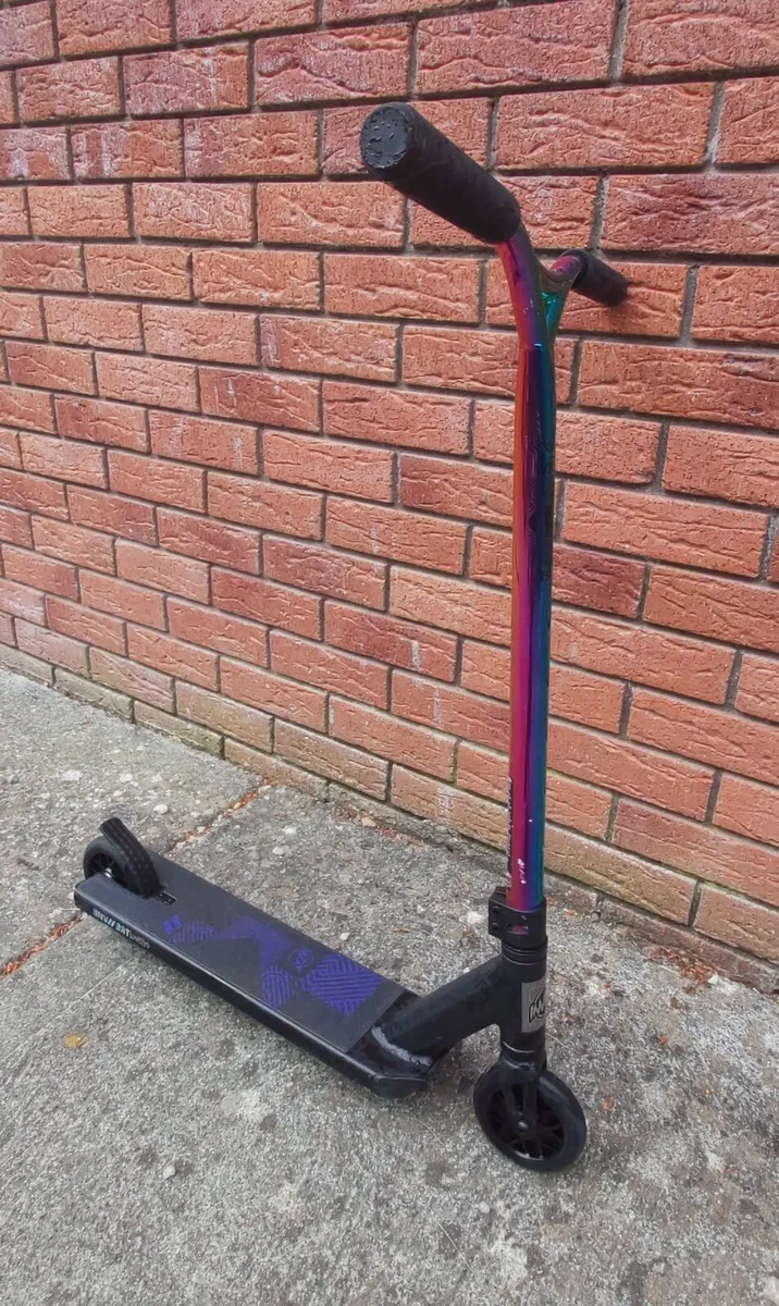 Invert stunt scooter - Image 1