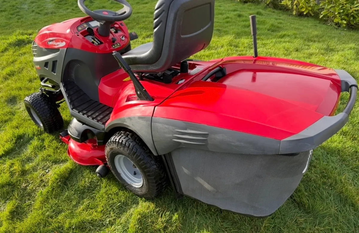 HYDROSTATIC CASTLEGARDEN RIDE ON MOWER - Image 2