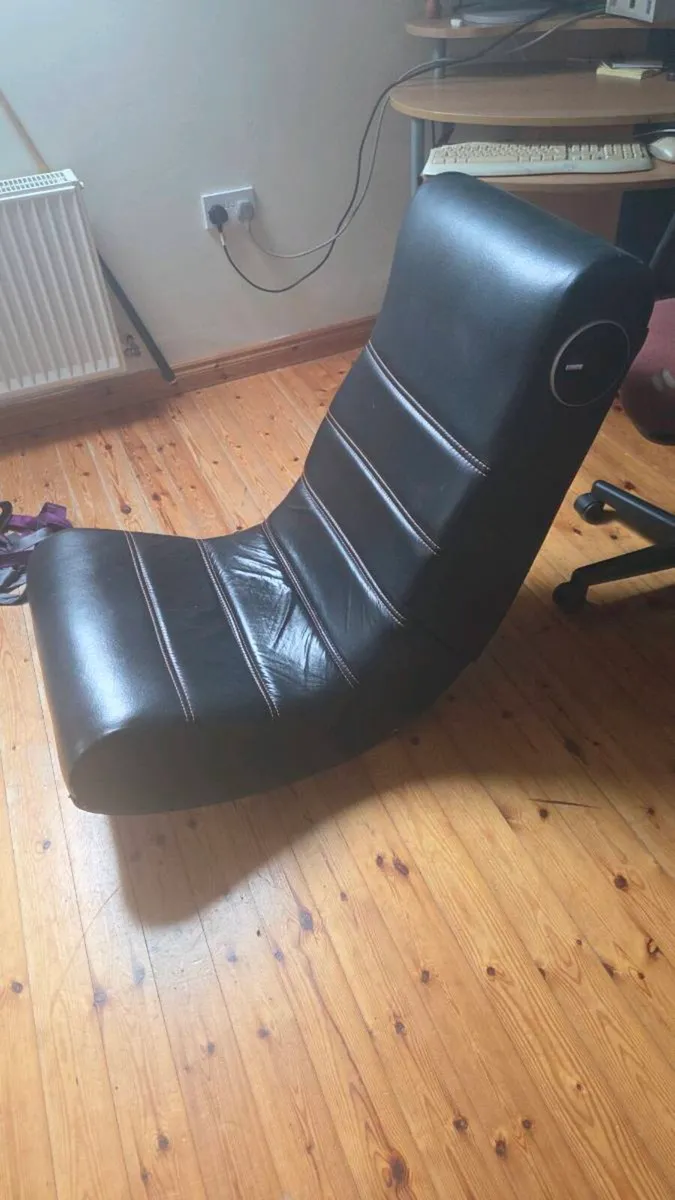 Games Chair - Image 1