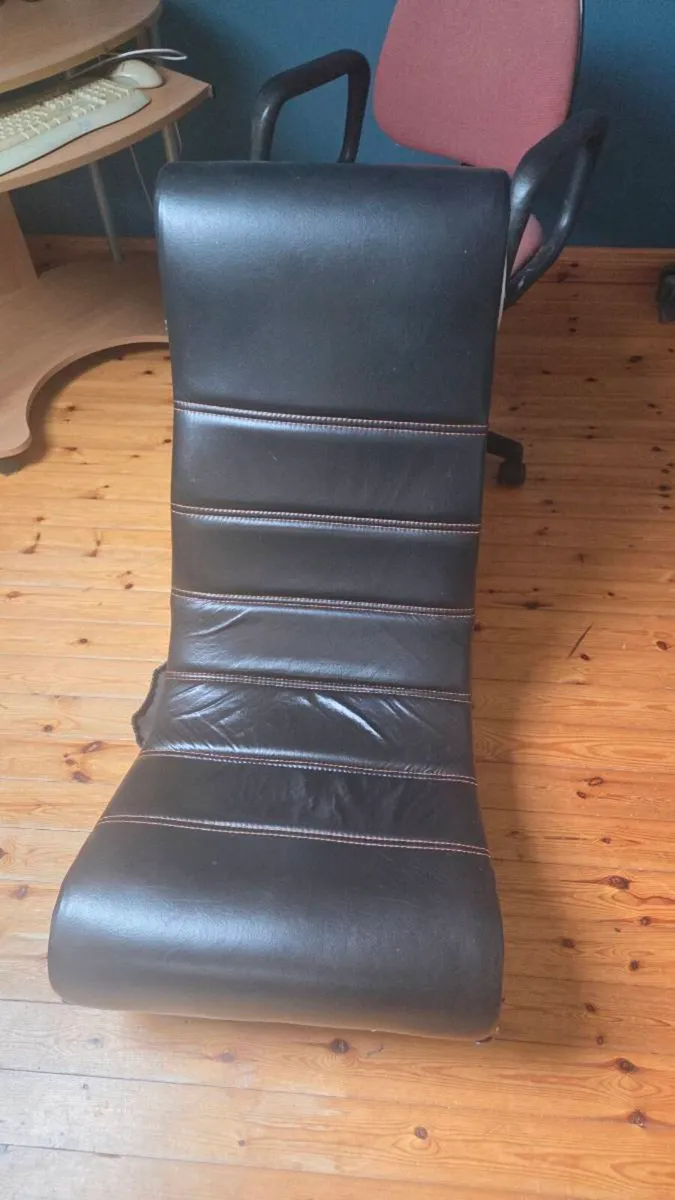 Games Chair - Image 2