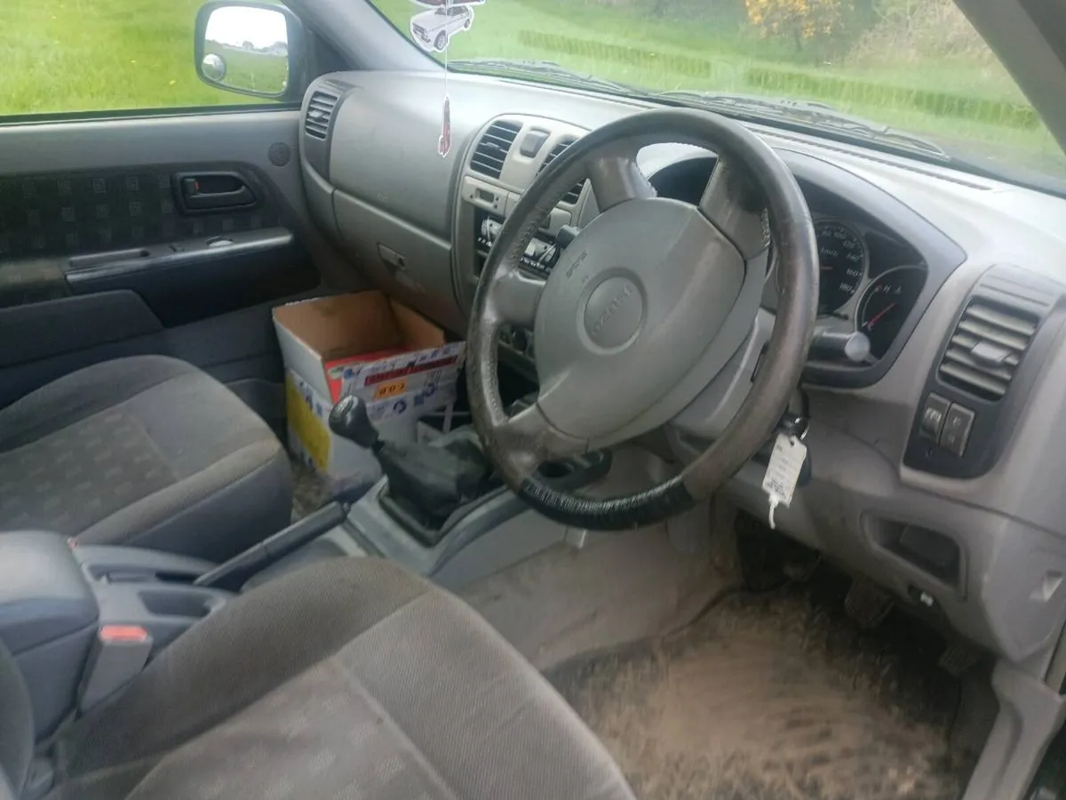 Isuzu d max 2006 new cvrt - Image 4