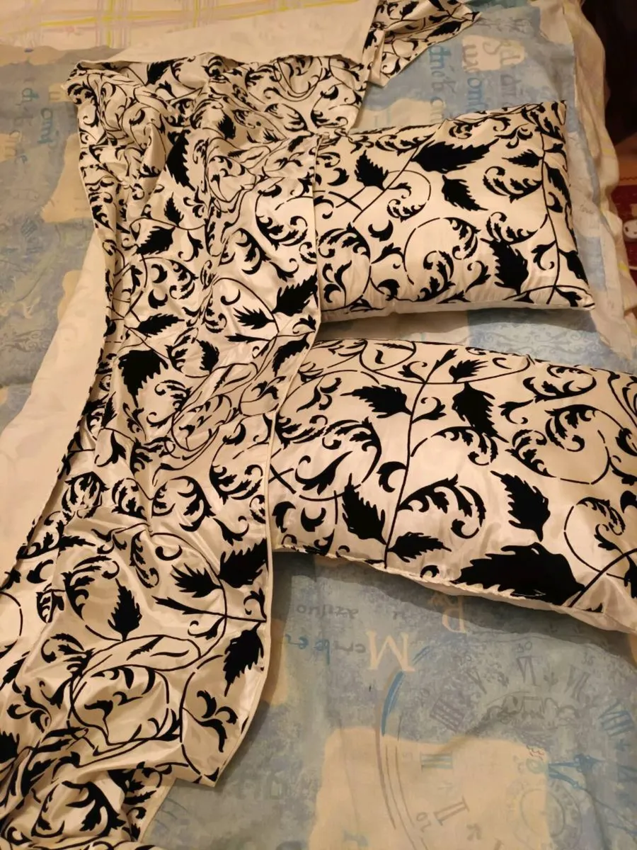 Cushions/Throw - Image 1