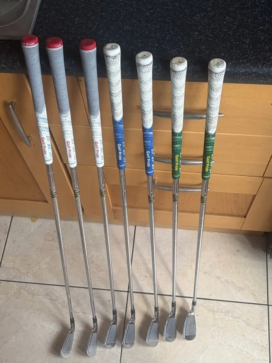 Titleist AP2 710 irons 4-PW Stiff - Image 3