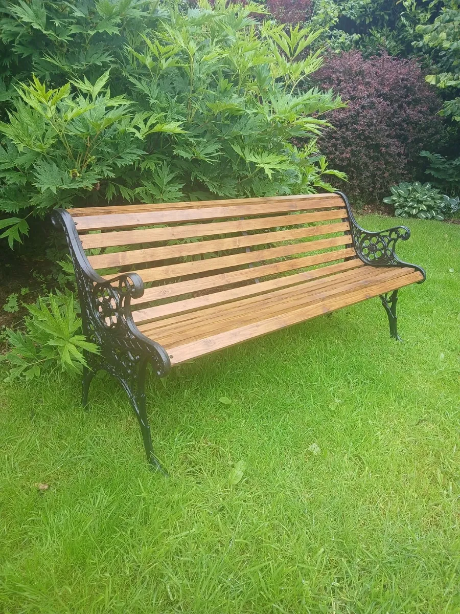 Cast iron and oak garden bench - Image 1