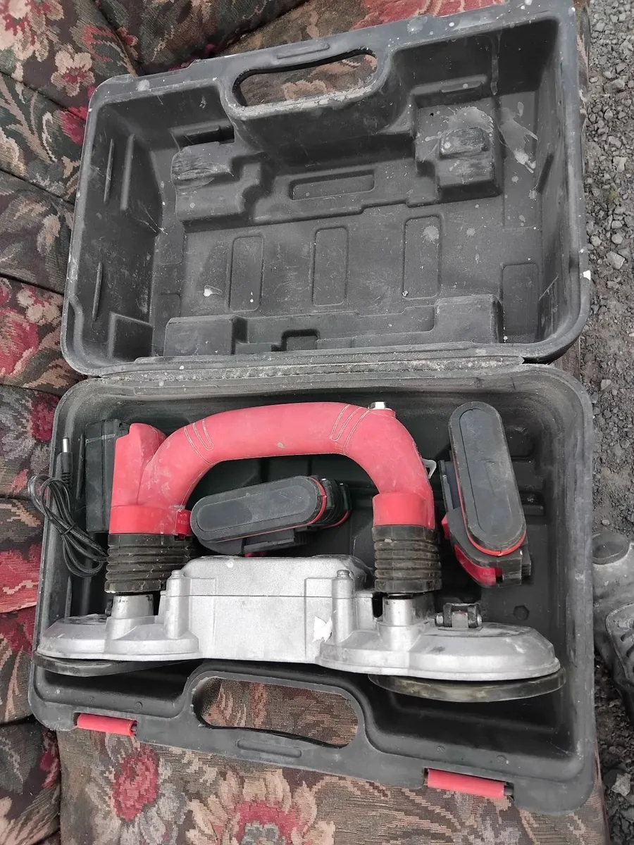 Battery operated suction/vibrator  cup for tiles