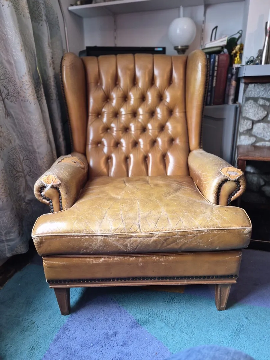 Chesterfield antique armchair - Image 2