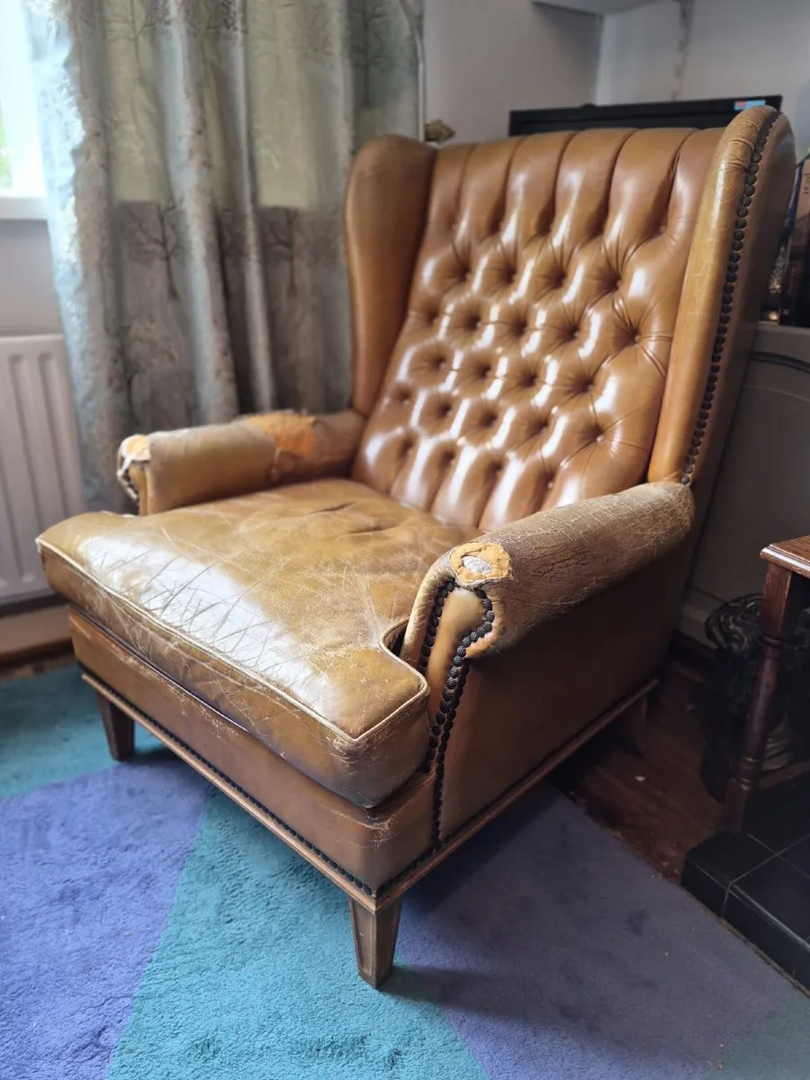 Chesterfield antique armchair - Image 3