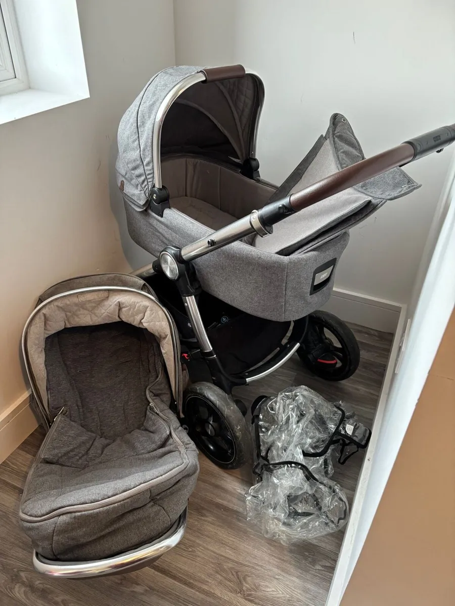 Pram - Image 1