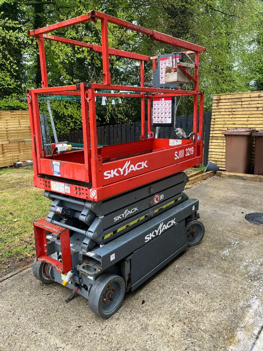 Scissors lift - Image 1