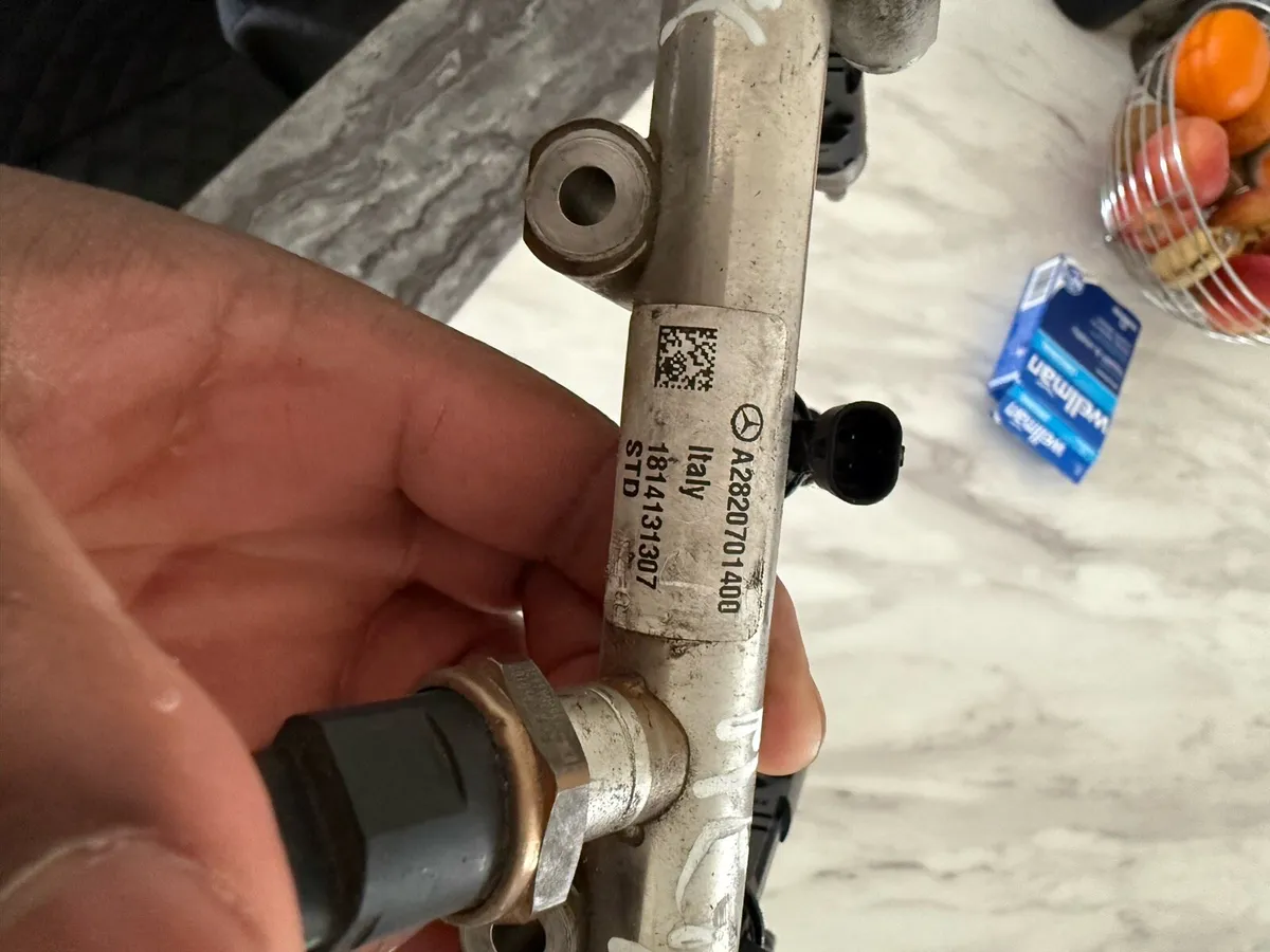 Mercedes A200 injectors + Fuel Rail - Image 2