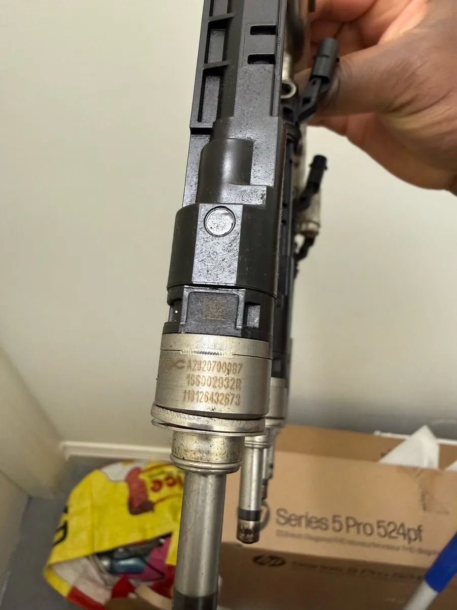 Mercedes A200 injectors + Fuel Rail - Image 3