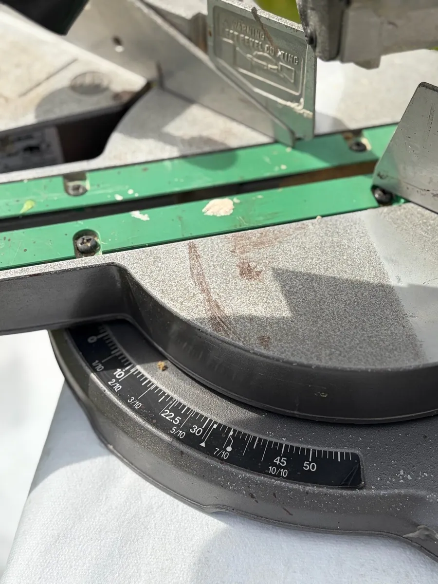 Hitachi C8FSE Compound Miter Saw - Image 4