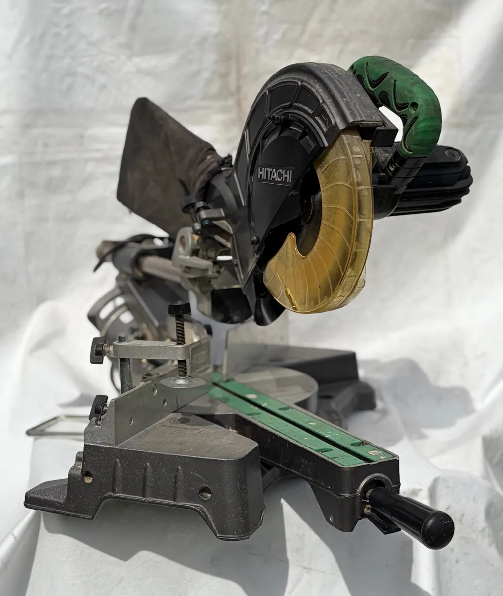 Hitachi C8FSE Compound Miter Saw - Image 2