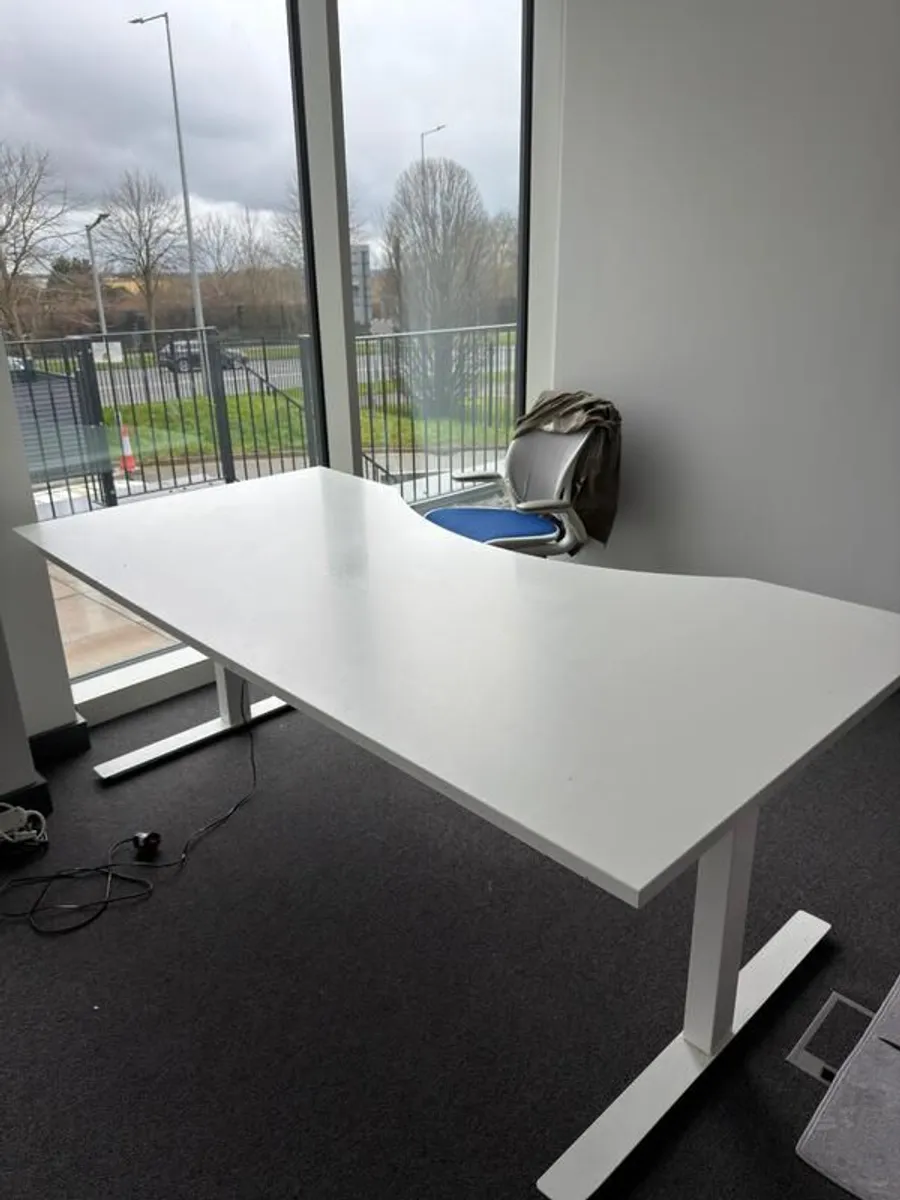 Electric Standing Desk 200x100cm, Spacious, Stable, Perfect for Dual Monitors - Image 2