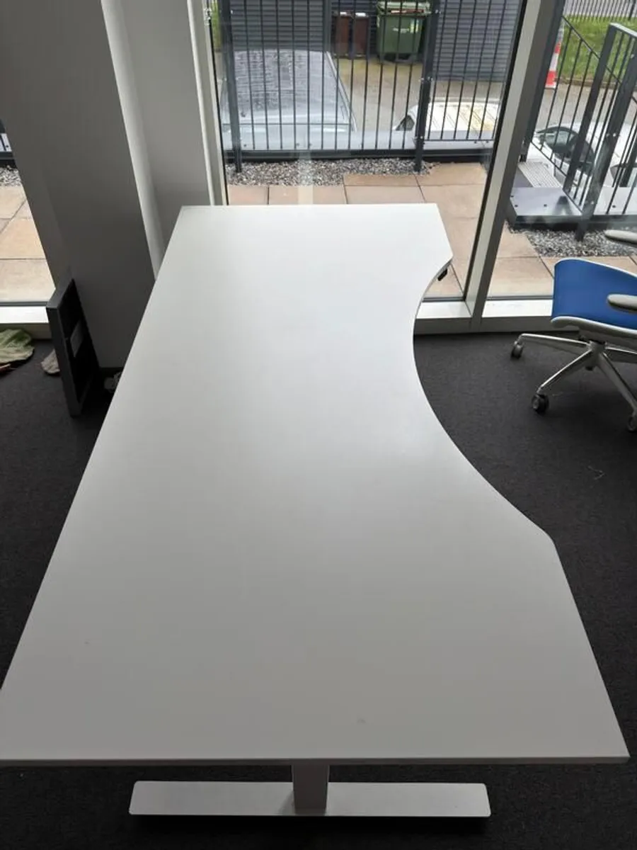 Electric Standing Desk 200x100cm, Spacious, Stable, Perfect for Dual Monitors - Image 3