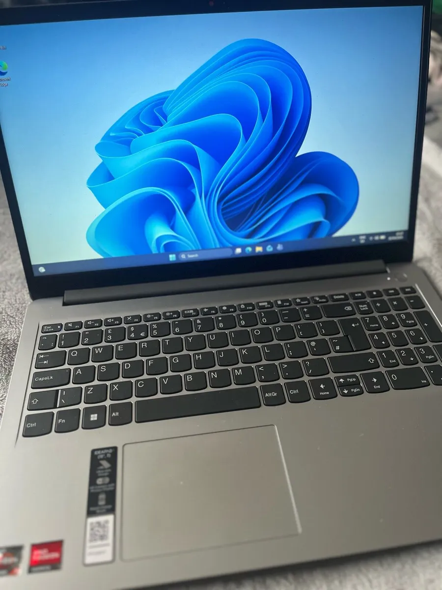 Lenovo ideapad 15,7 - Image 4