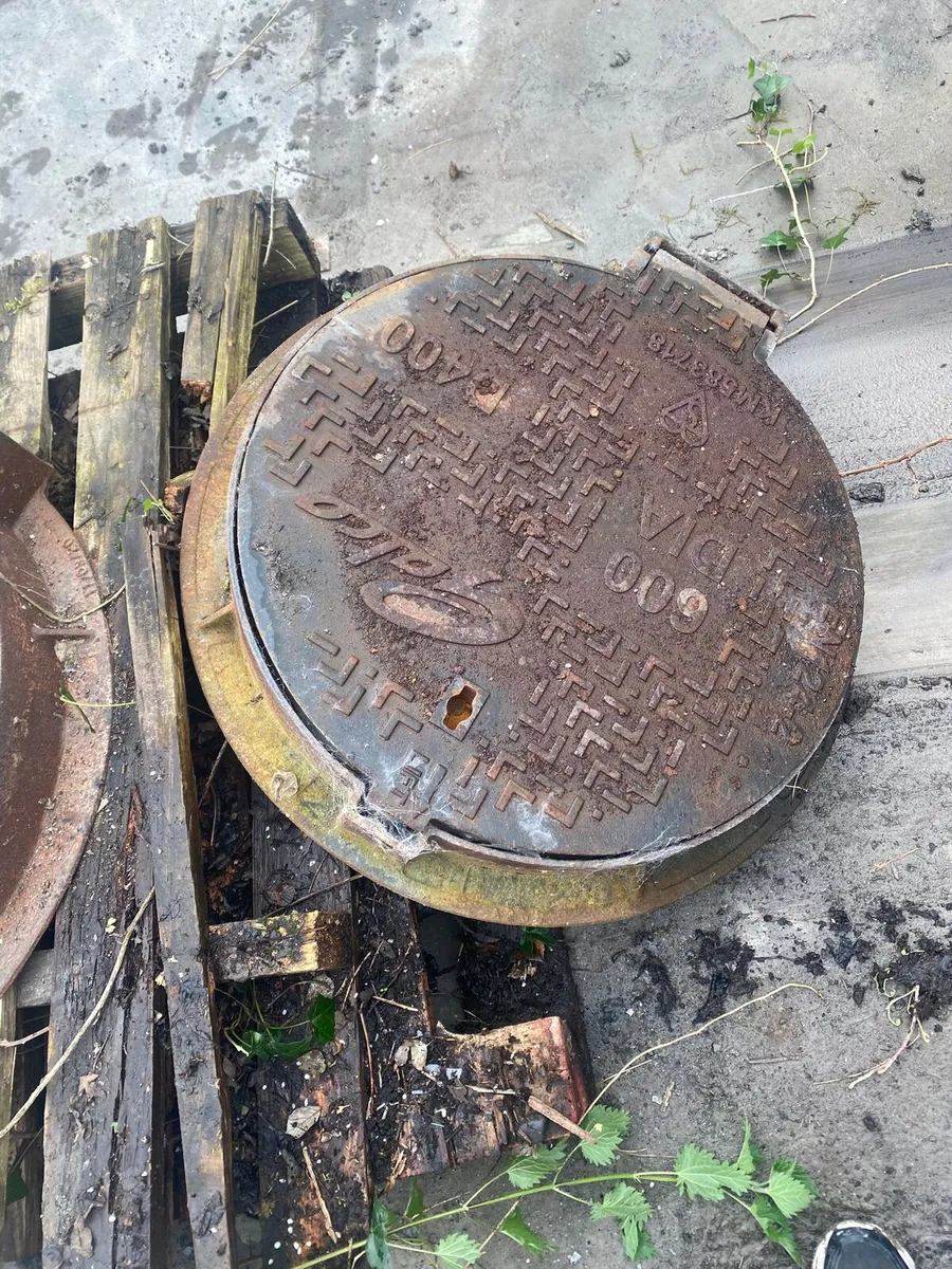 Man holes - Image 2