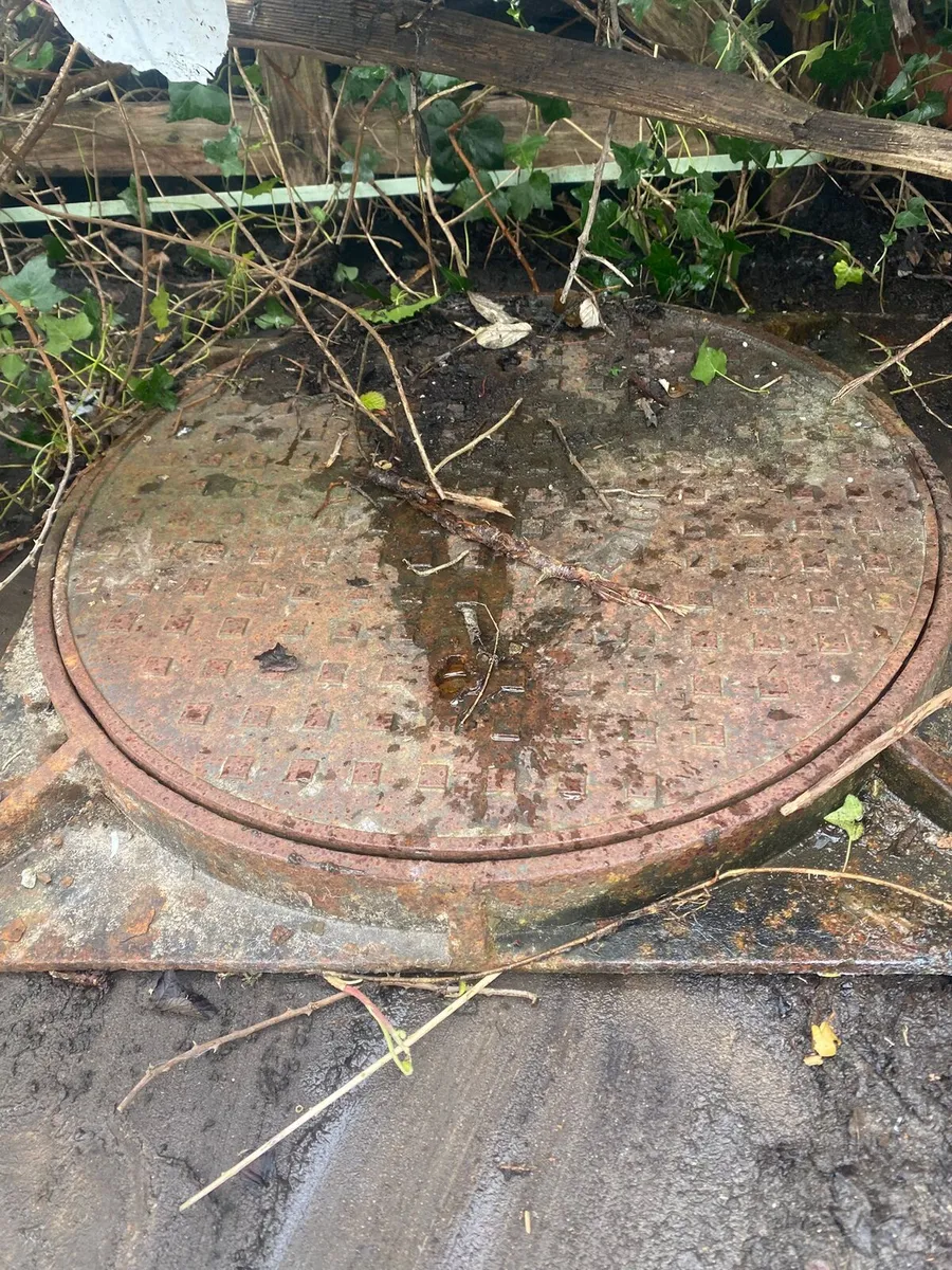 Man holes - Image 3