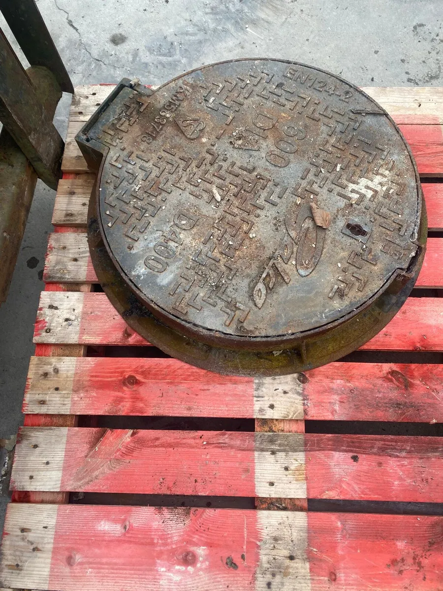 Man holes - Image 4