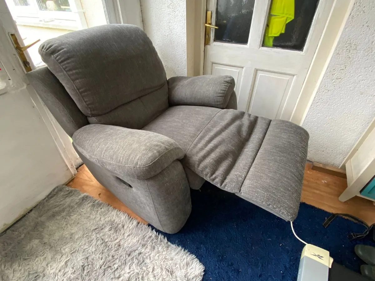 Recliner - Image 3