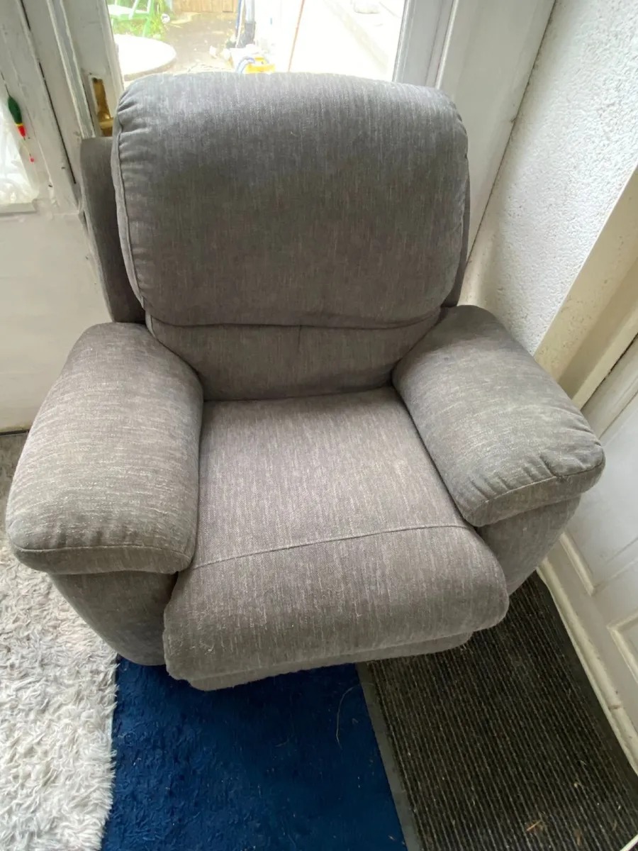Recliner - Image 4