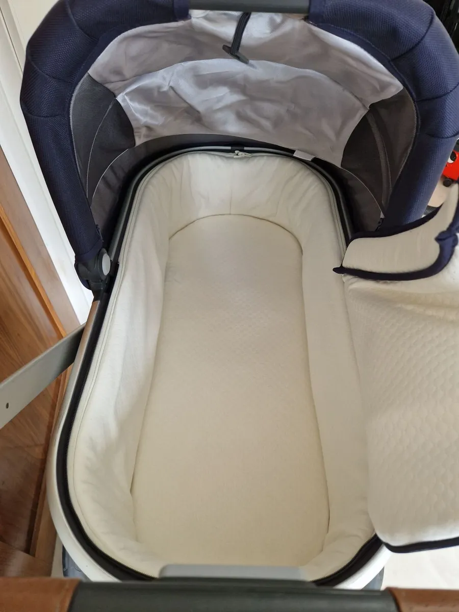 Uppababy Vista V2 - Image 1