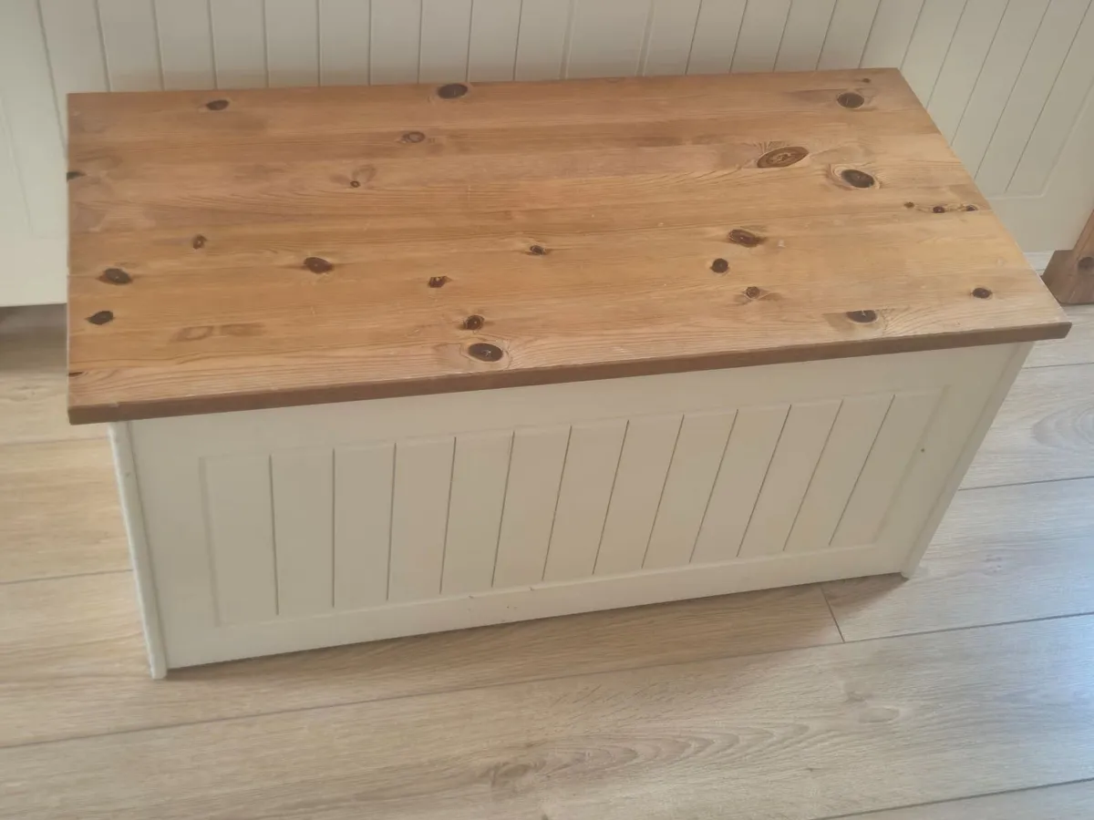 Bedroom furniture - Image 1