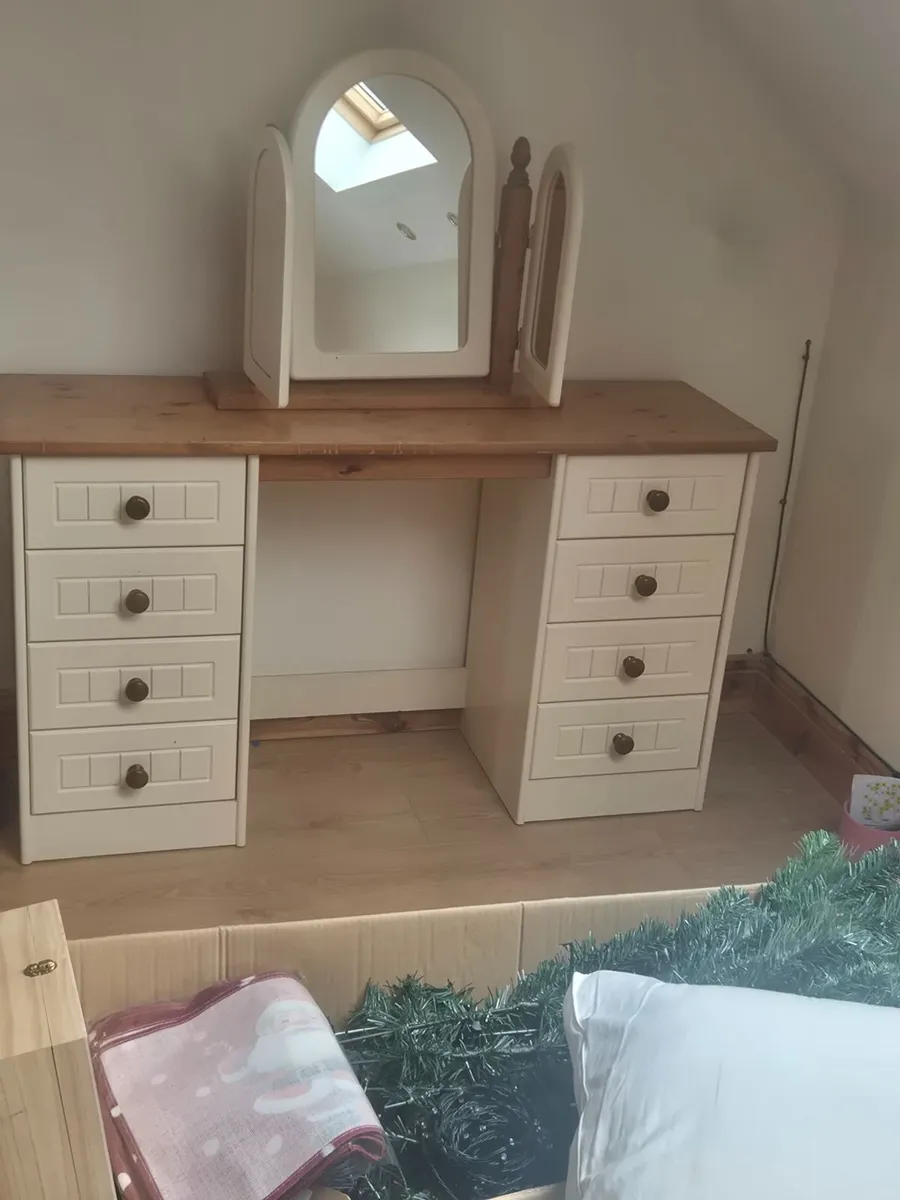 Bedroom furniture - Image 3