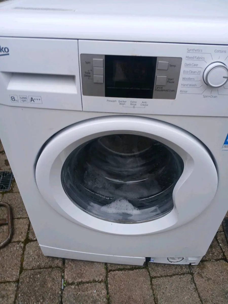 WASHING MACHINE  PERFECT WORKING ORDER  8 KG - Image 1