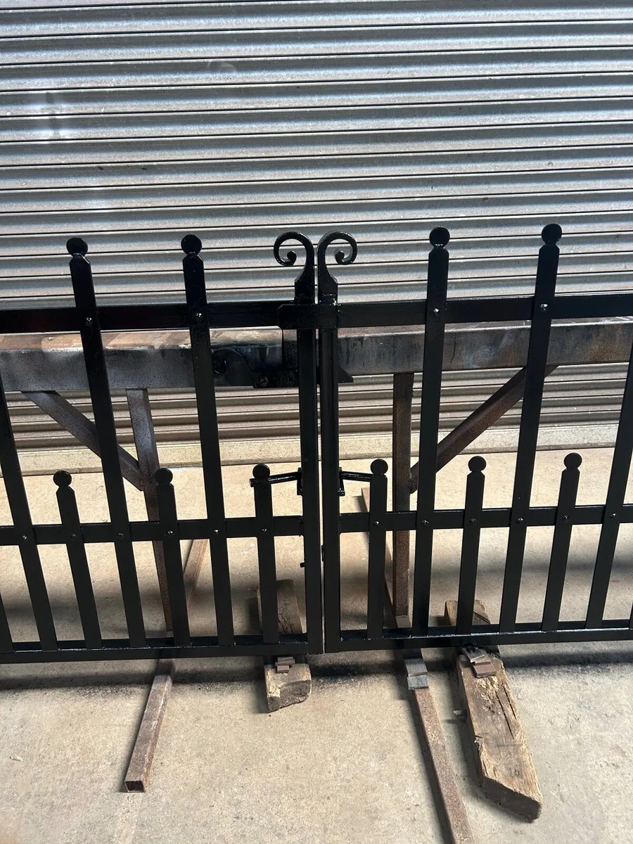 ENTRANCE GATES - Image 4