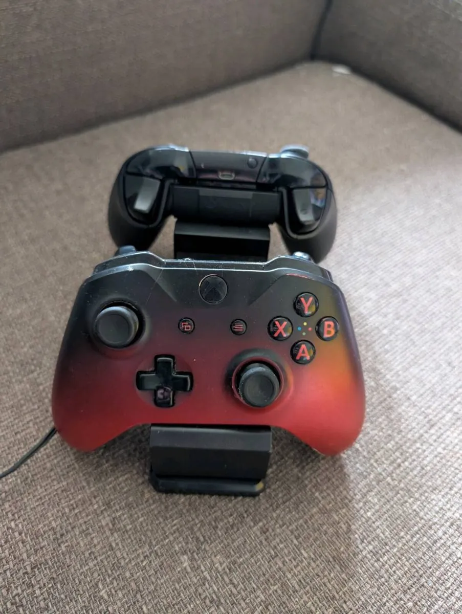 Xbox Series X 1TB, 2 wireless controllers - Image 3