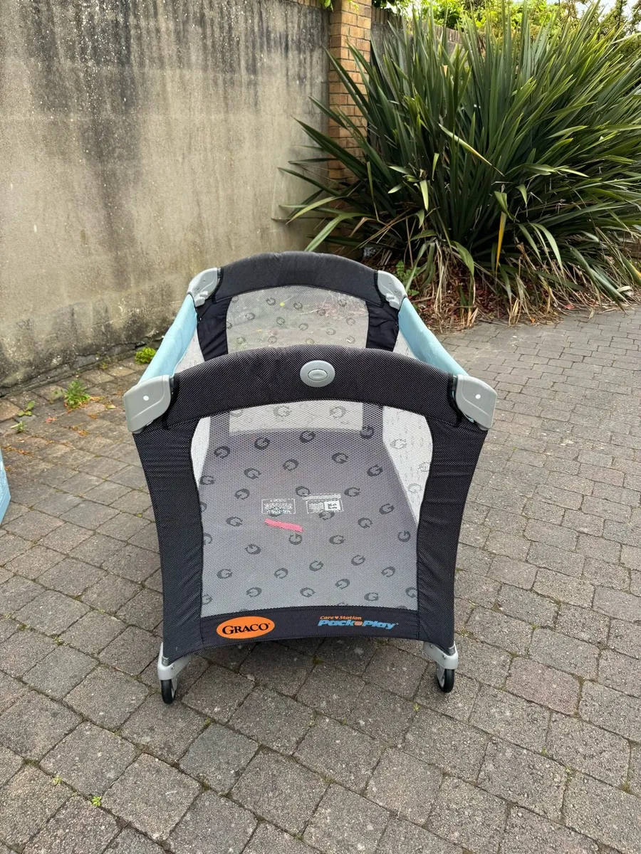 Travel cot - Image 2
