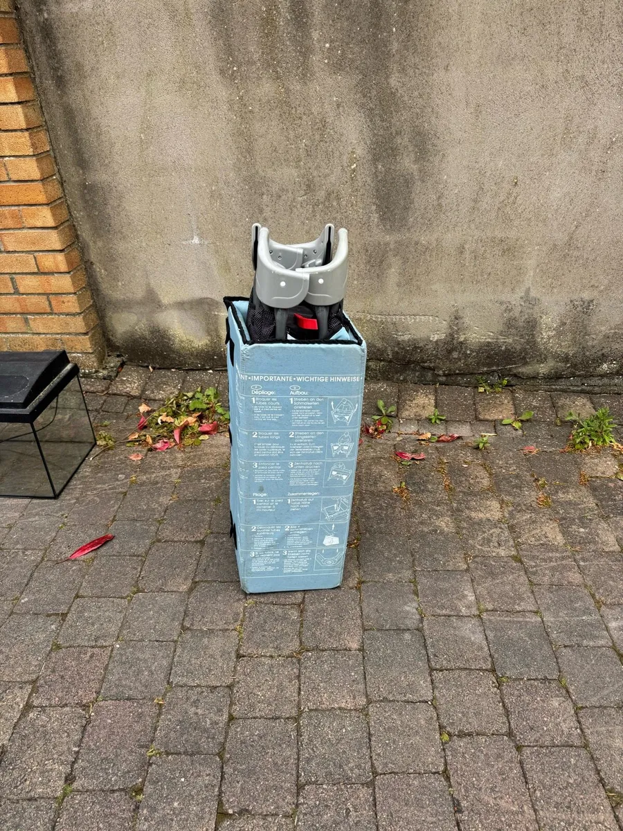 Travel cot - Image 1