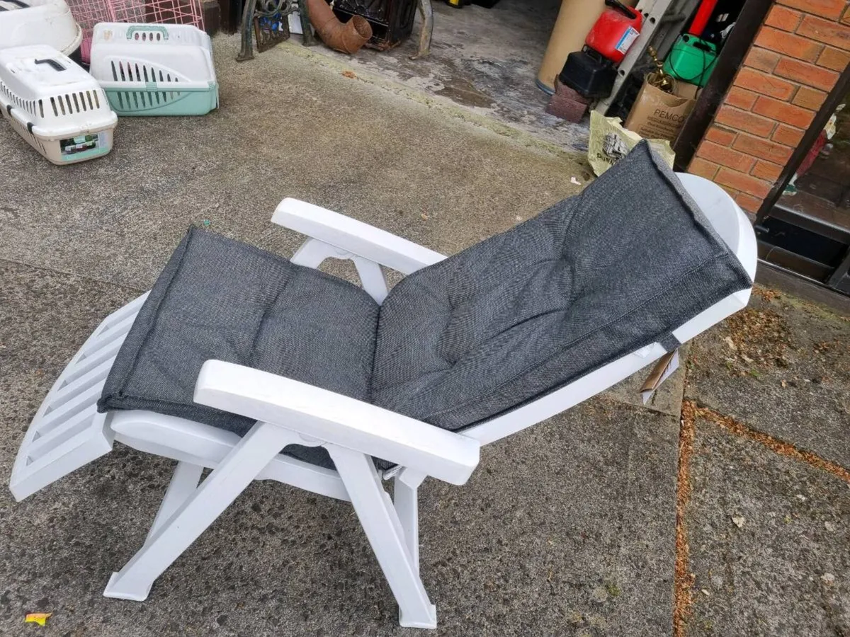 Love garden recliner chair - Image 1