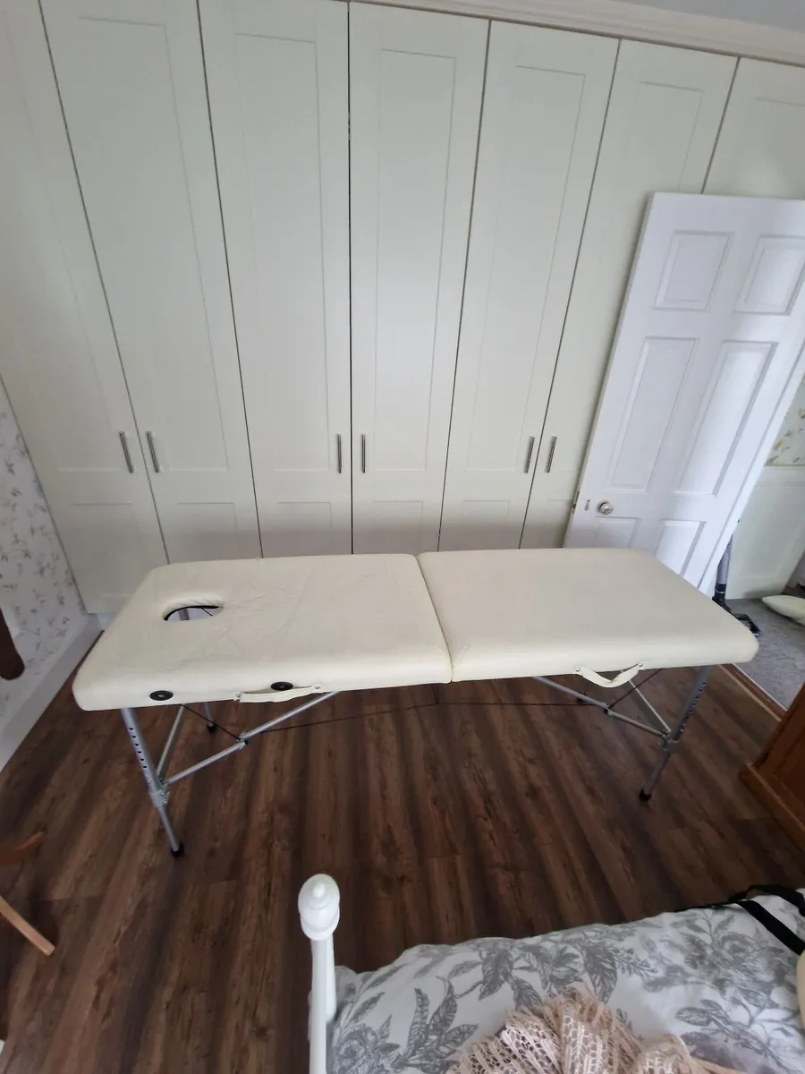Folding massage bed - Image 1