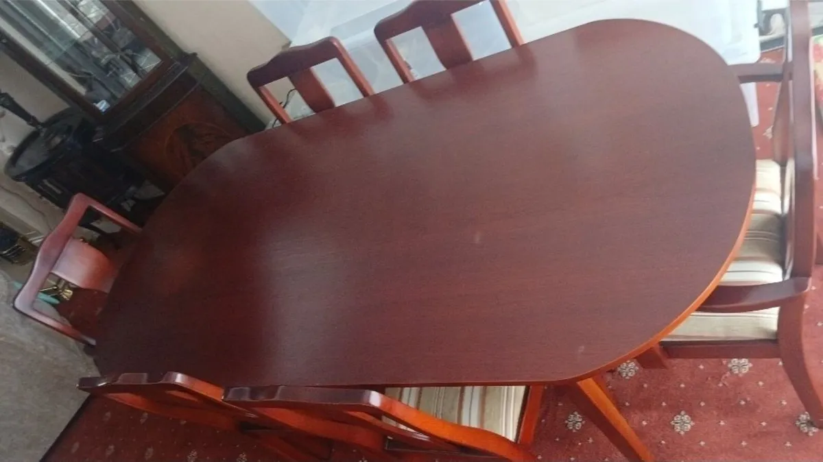 Mhogany table with 6 upholstered chairs - Image 1