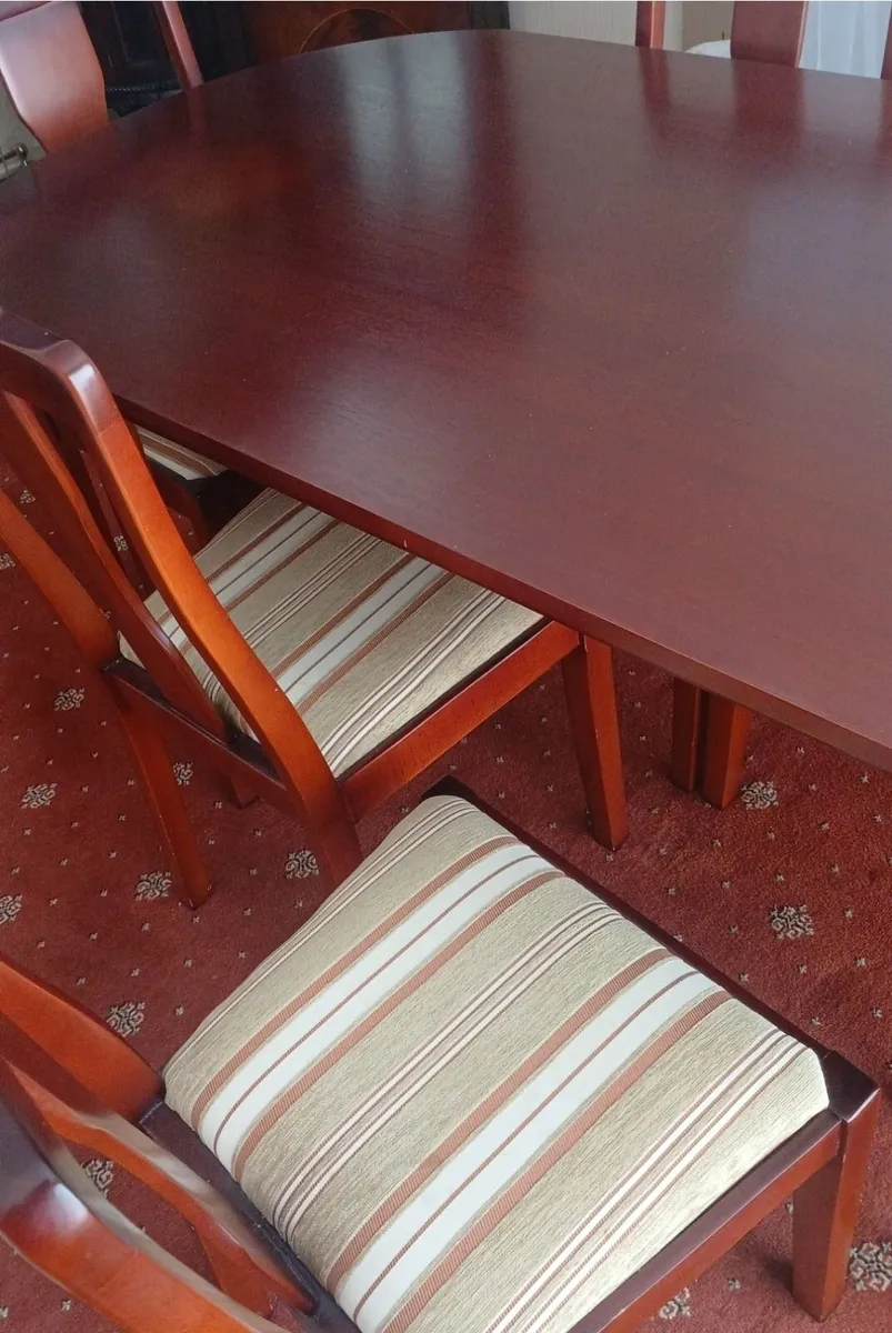 Mhogany table with 6 upholstered chairs - Image 3