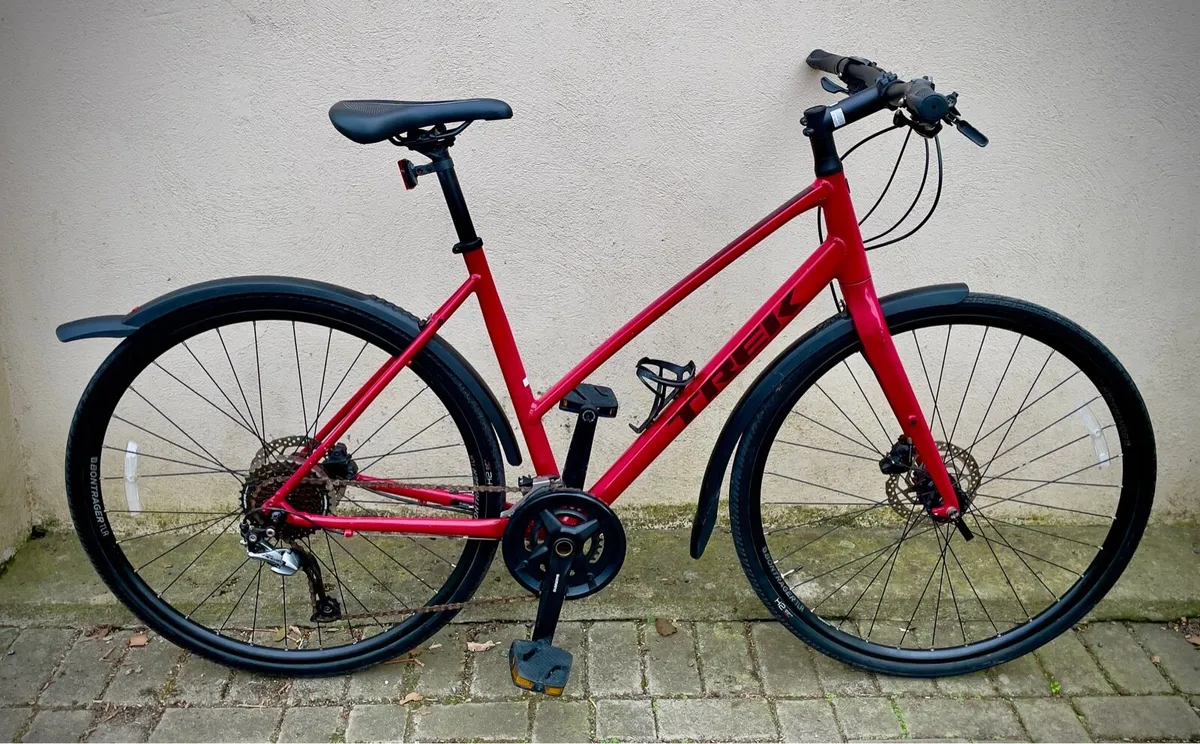 Trek FX3 hybrid bike - Size L -Excellent Condition - Image 1
