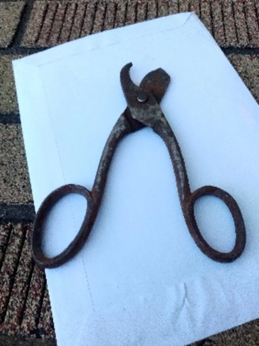 Antique candle wick trimmer scissors - Image 1