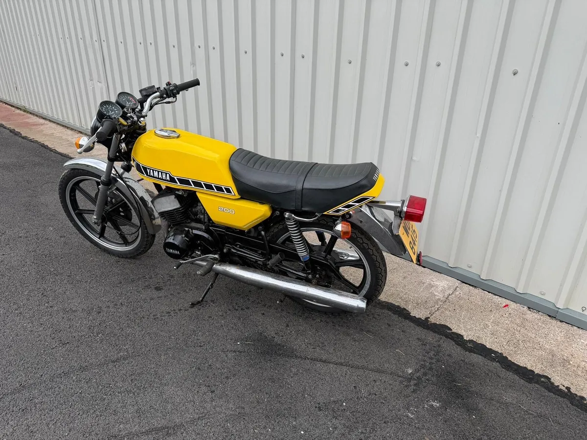 1981 Yamaha  RD 200 - Image 2